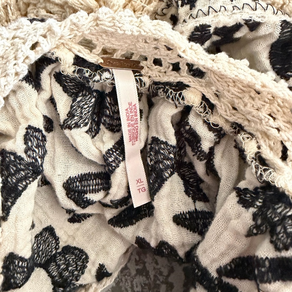 Free People Black and Cream Floral Blouse - Picture 11 of 12